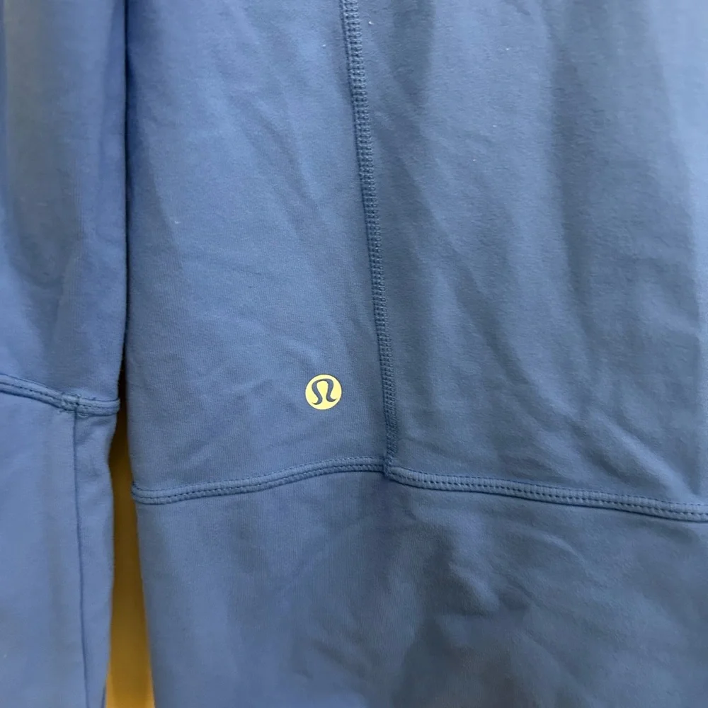 Lululemon Women's Blue Zip Up Athletic in stride Jacket size 10 - Picture 10 of 11